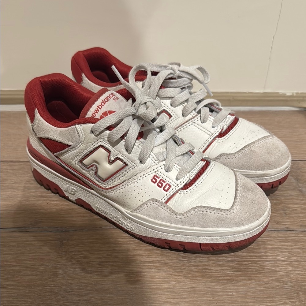 New Balance 550 Sneakers - Women’s Size 7, Men’s Size 5.5